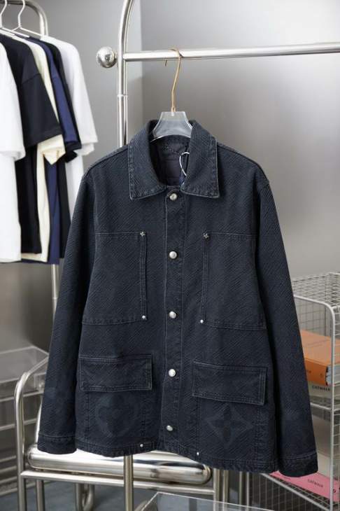 Picture of LV Sweater Suits _SKULVS-XLhgntx2541146